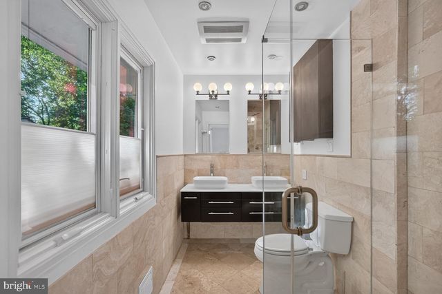 8200 STONE TRAIL DR, Bethesda, MD 20817