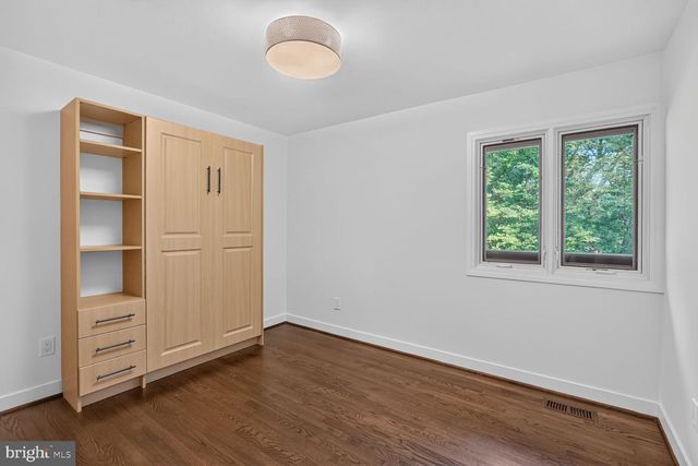 8200 STONE TRAIL DR, Bethesda, MD 20817