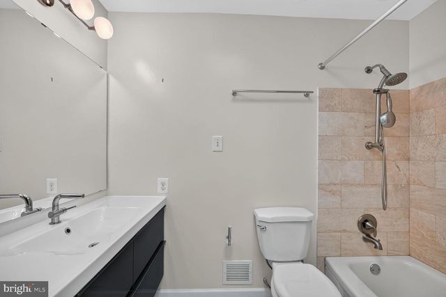 8200 STONE TRAIL DR, Bethesda, MD 20817