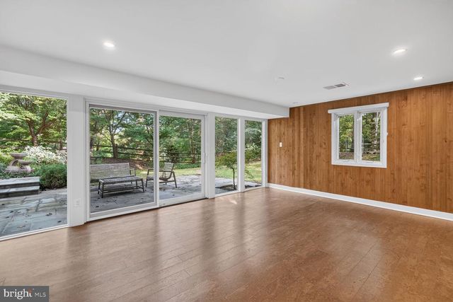 8200 STONE TRAIL DR, Bethesda, MD 20817