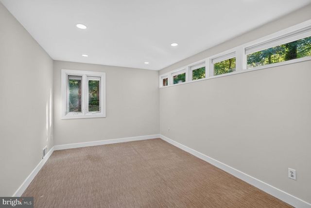 8200 STONE TRAIL DR, Bethesda, MD 20817