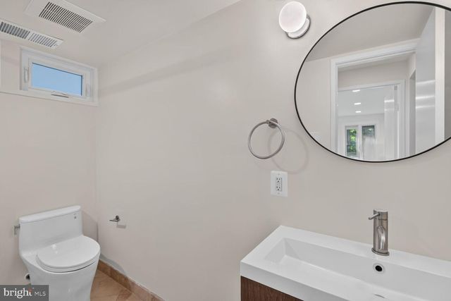 8200 STONE TRAIL DR, Bethesda, MD 20817
