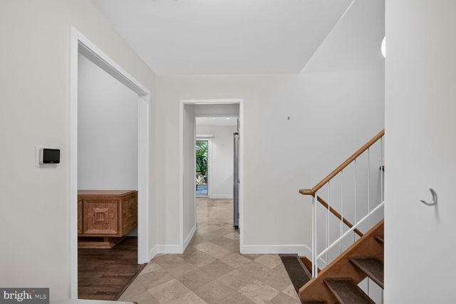 8200 STONE TRAIL DR, Bethesda, MD 20817