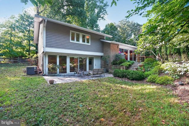 8200 STONE TRAIL DR, Bethesda, MD 20817