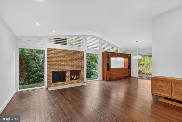 8200 STONE TRAIL DR, Bethesda, MD 20817