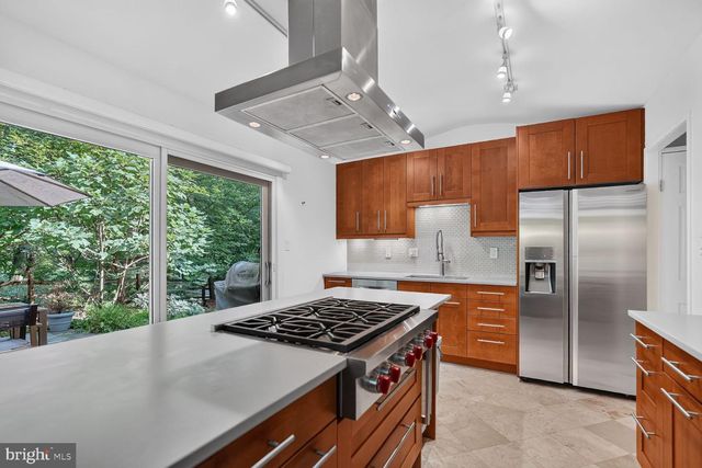 8200 STONE TRAIL DR, Bethesda, MD 20817