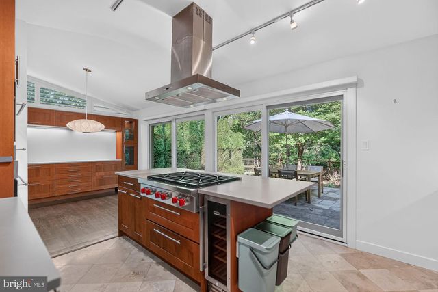 8200 STONE TRAIL DR, Bethesda, MD 20817