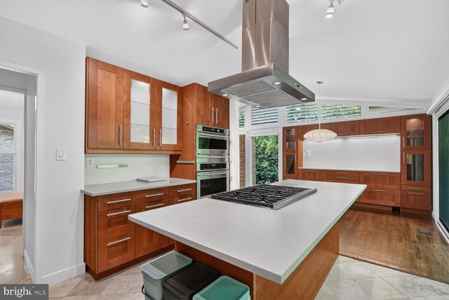 8200 STONE TRAIL DR, Bethesda, MD 20817