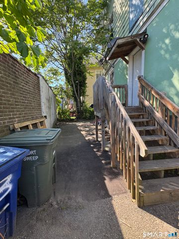111 Calhoun Place, Bridgeport, CT 06606