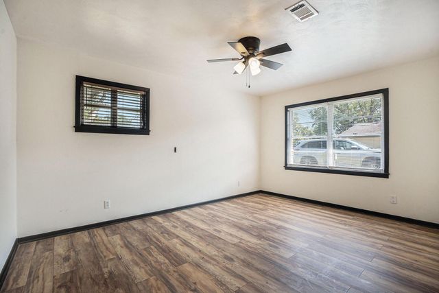 2439 11th Street N, Texas City, TX 77590