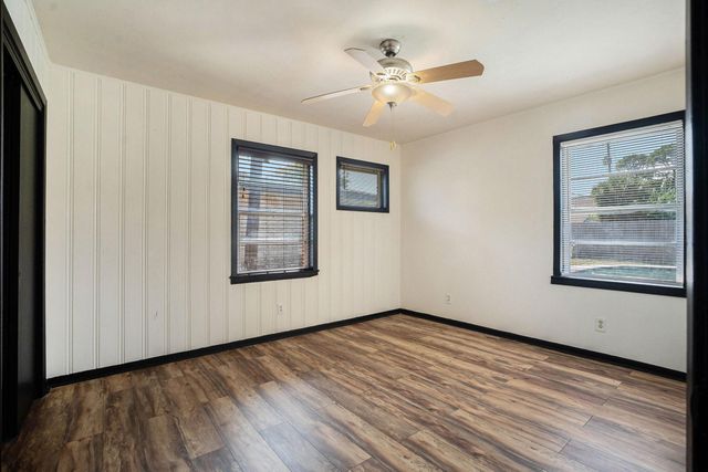 2439 11th Street N, Texas City, TX 77590
