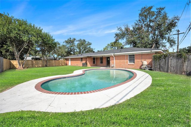 2439 11th Street N, Texas City, TX 77590