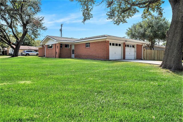 2439 11th Street N, Texas City, TX 77590