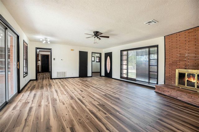 2439 11th Street N, Texas City, TX 77590