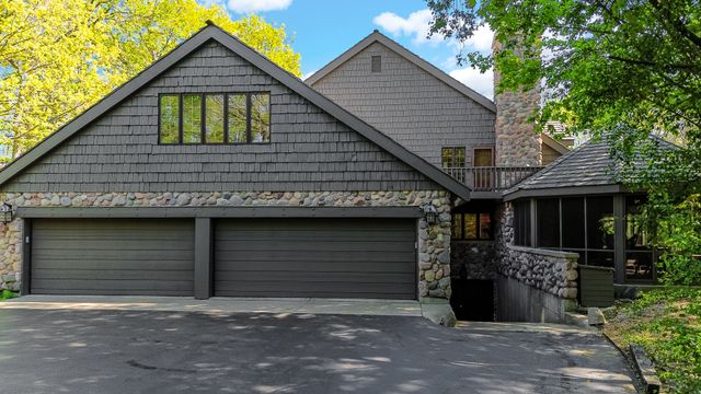 27250 N Meadowoods Lane, Mettawa, IL 60048