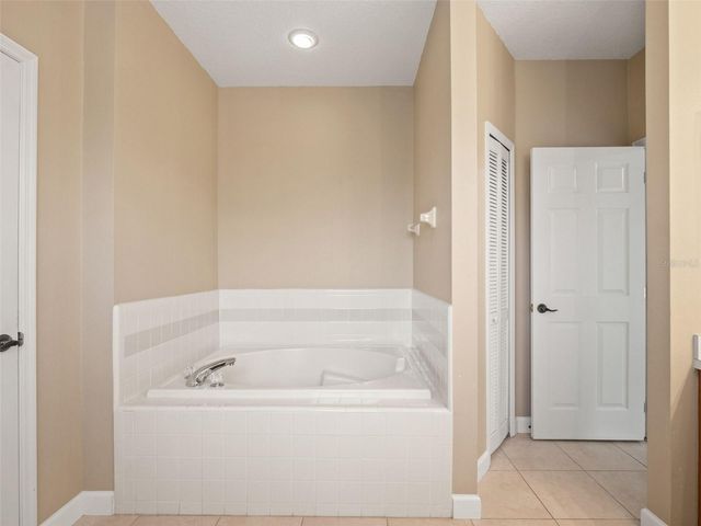 2394 HUNTINGDALE LANE, Oviedo, FL 32765