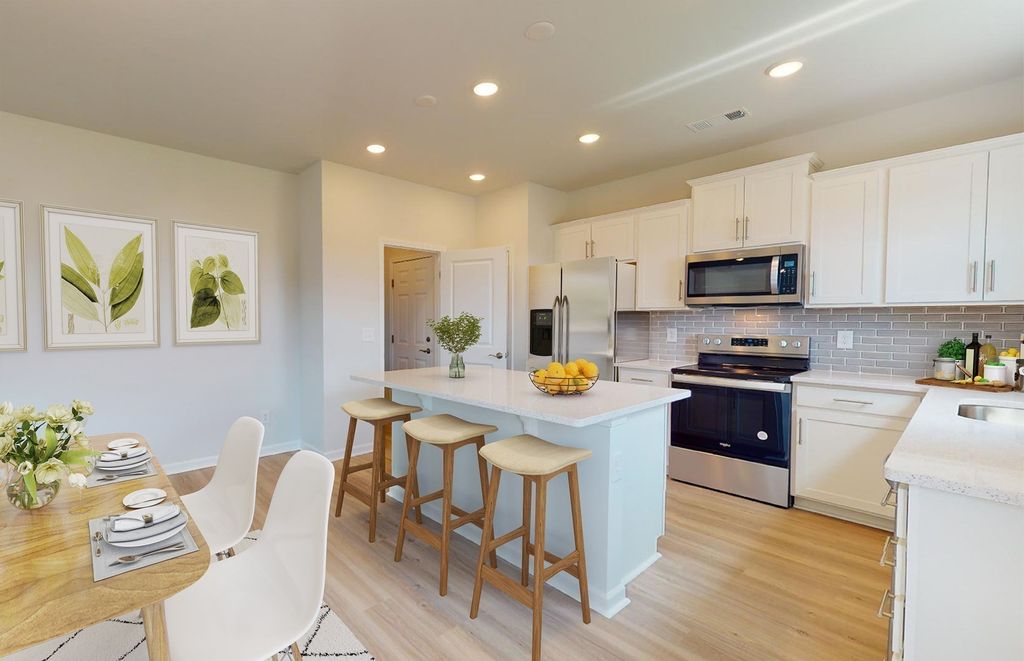 480 Jet Stream Dr, La Vergne, TN 37086