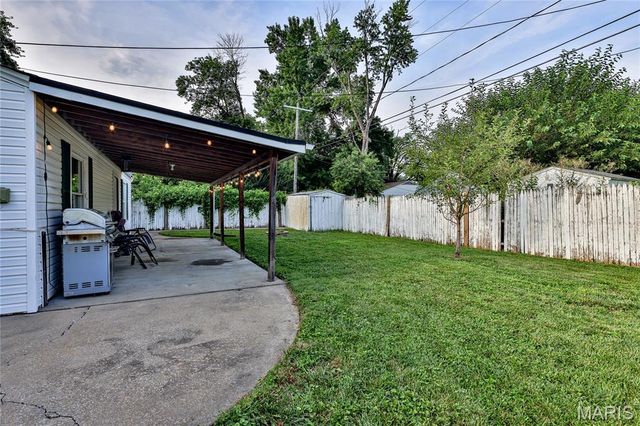 5 Bluegrass Lane, St Peters, MO 63376