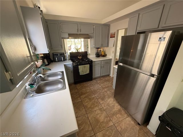 1708 Crystal Chimes Drive, Las Vegas, NV 89106