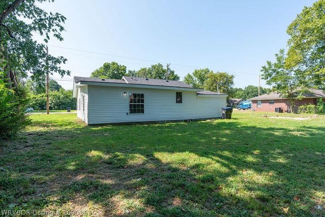 422 London Street, Alma, AR 72921