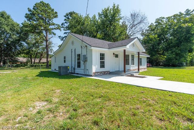 422 London Street, Alma, AR 72921