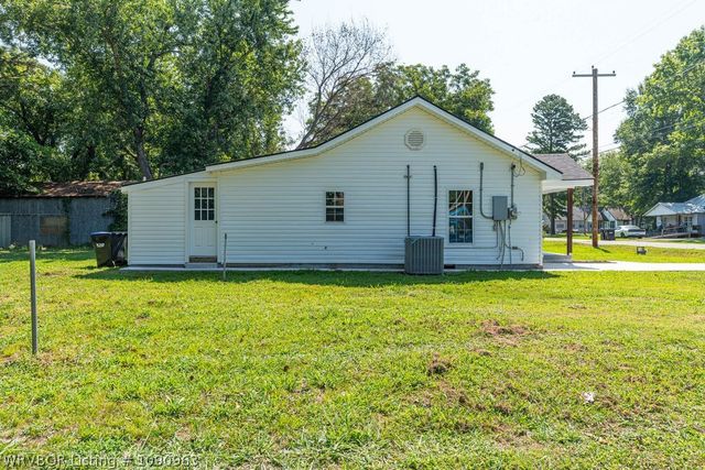422 London Street, Alma, AR 72921