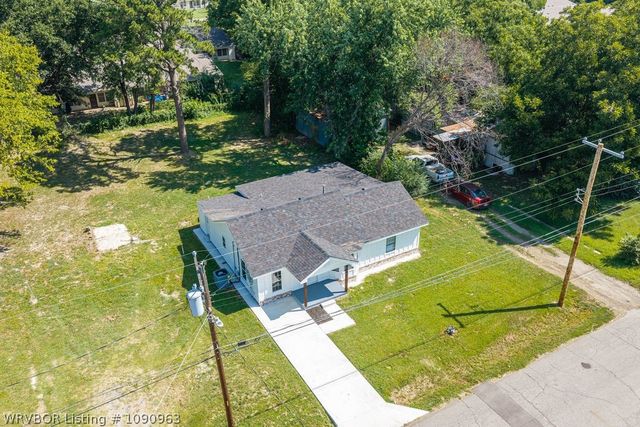 422 London Street, Alma, AR 72921