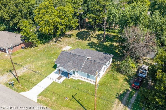 422 London Street, Alma, AR 72921