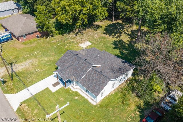 422 London Street, Alma, AR 72921