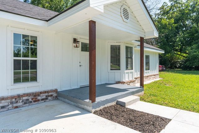 422 London Street, Alma, AR 72921