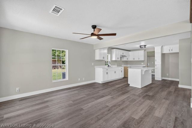 422 London Street, Alma, AR 72921
