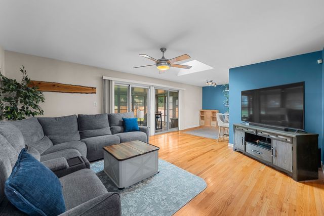 743 Delphia Avenue, Elk Grove Village, IL 60007