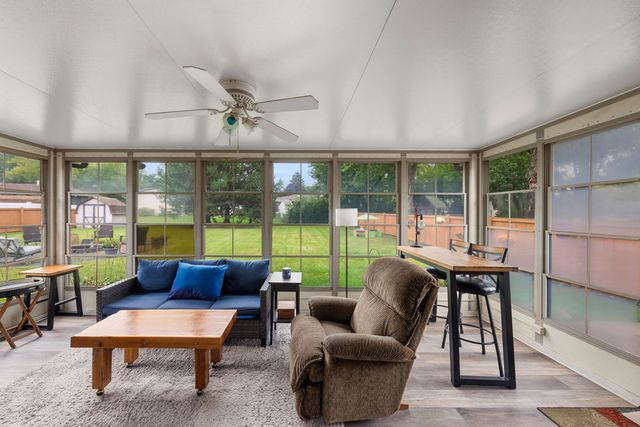 743 Delphia Avenue, Elk Grove Village, IL 60007