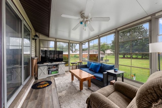 743 Delphia Avenue, Elk Grove Village, IL 60007