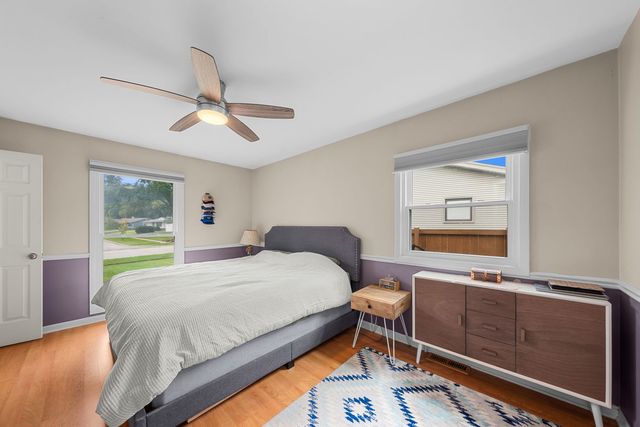 743 Delphia Avenue, Elk Grove Village, IL 60007