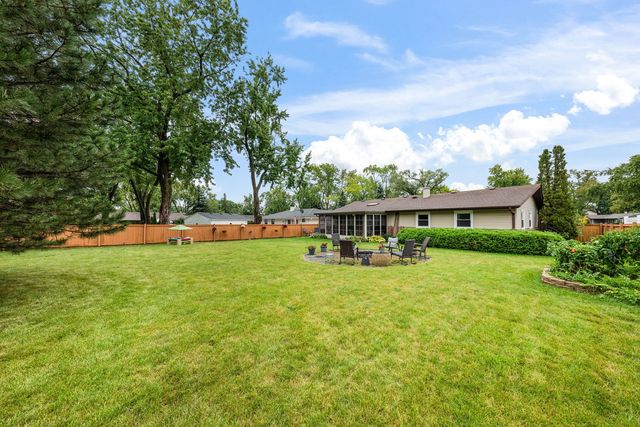743 Delphia Avenue, Elk Grove Village, IL 60007