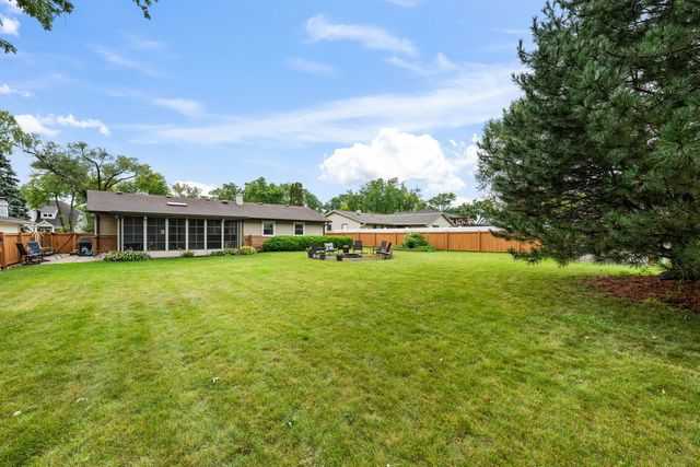 743 Delphia Avenue, Elk Grove Village, IL 60007