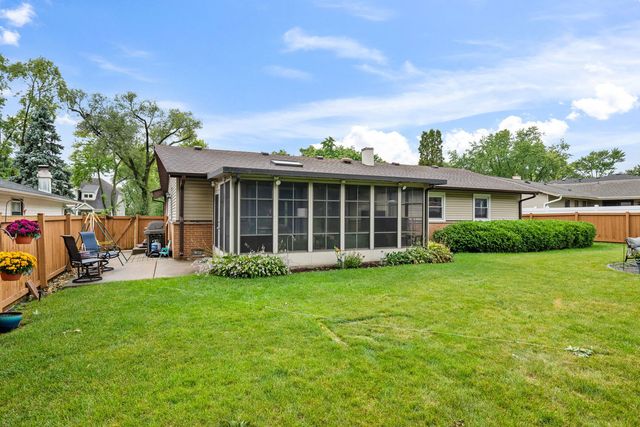743 Delphia Avenue, Elk Grove Village, IL 60007
