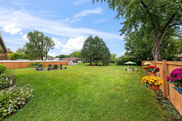 743 Delphia Avenue, Elk Grove Village, IL 60007