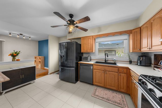 743 Delphia Avenue, Elk Grove Village, IL 60007