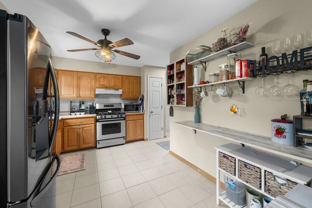 743 Delphia Avenue, Elk Grove Village, IL 60007
