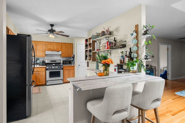 743 Delphia Avenue, Elk Grove Village, IL 60007