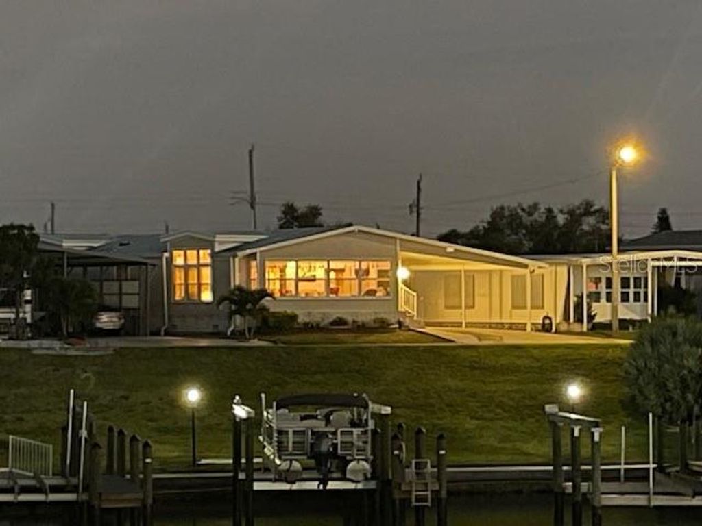 817 S WATERWAY, Venice, FL 34285