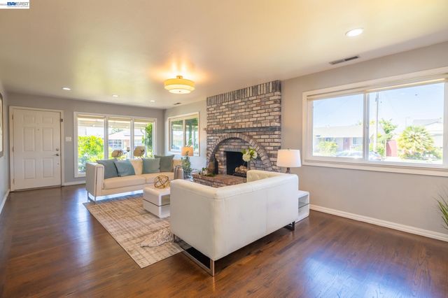 4742 El Rey Ave, Fremont, CA 94536