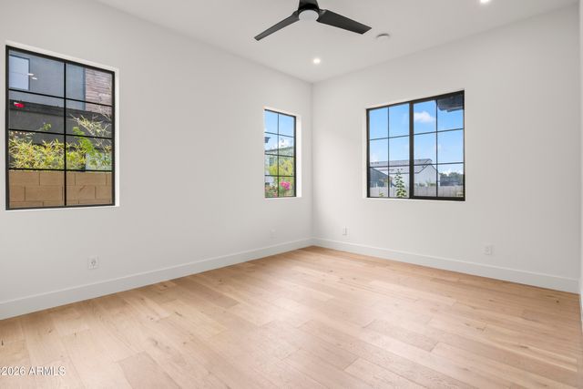 915 W ARDMORE Road 11, Phoenix, AZ 85041