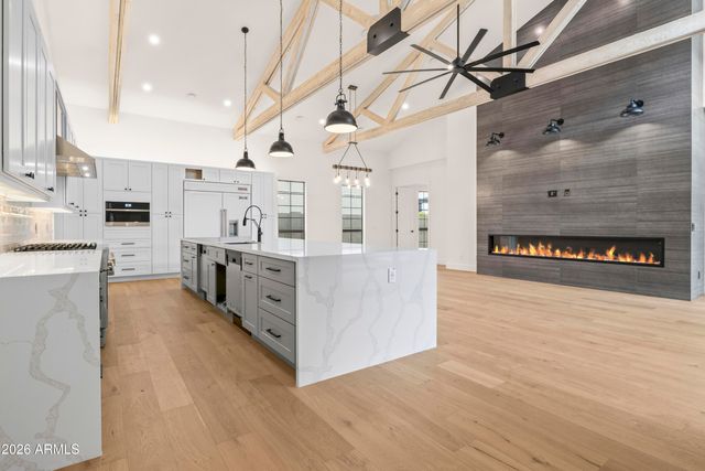 915 W ARDMORE Road 11, Phoenix, AZ 85041