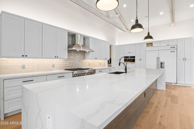 915 W ARDMORE Road 11, Phoenix, AZ 85041