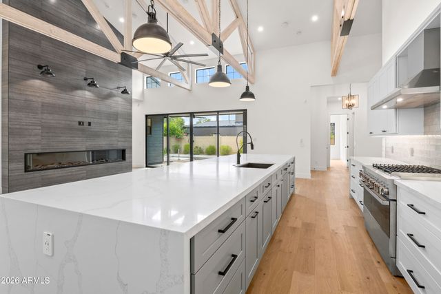 915 W ARDMORE Road 11, Phoenix, AZ 85041