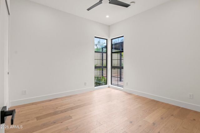 915 W ARDMORE Road 11, Phoenix, AZ 85041
