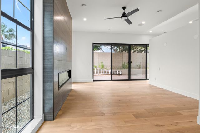 915 W ARDMORE Road 11, Phoenix, AZ 85041
